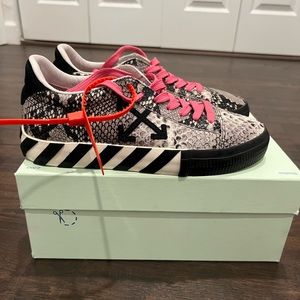 Off White Pre Authentic Sneaker